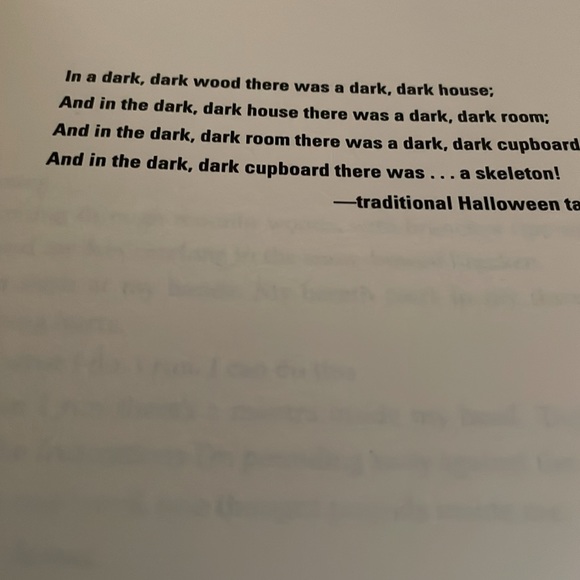 In a dark dark wood, Ruth ware,New York times bestseller - Picture 3 of 7